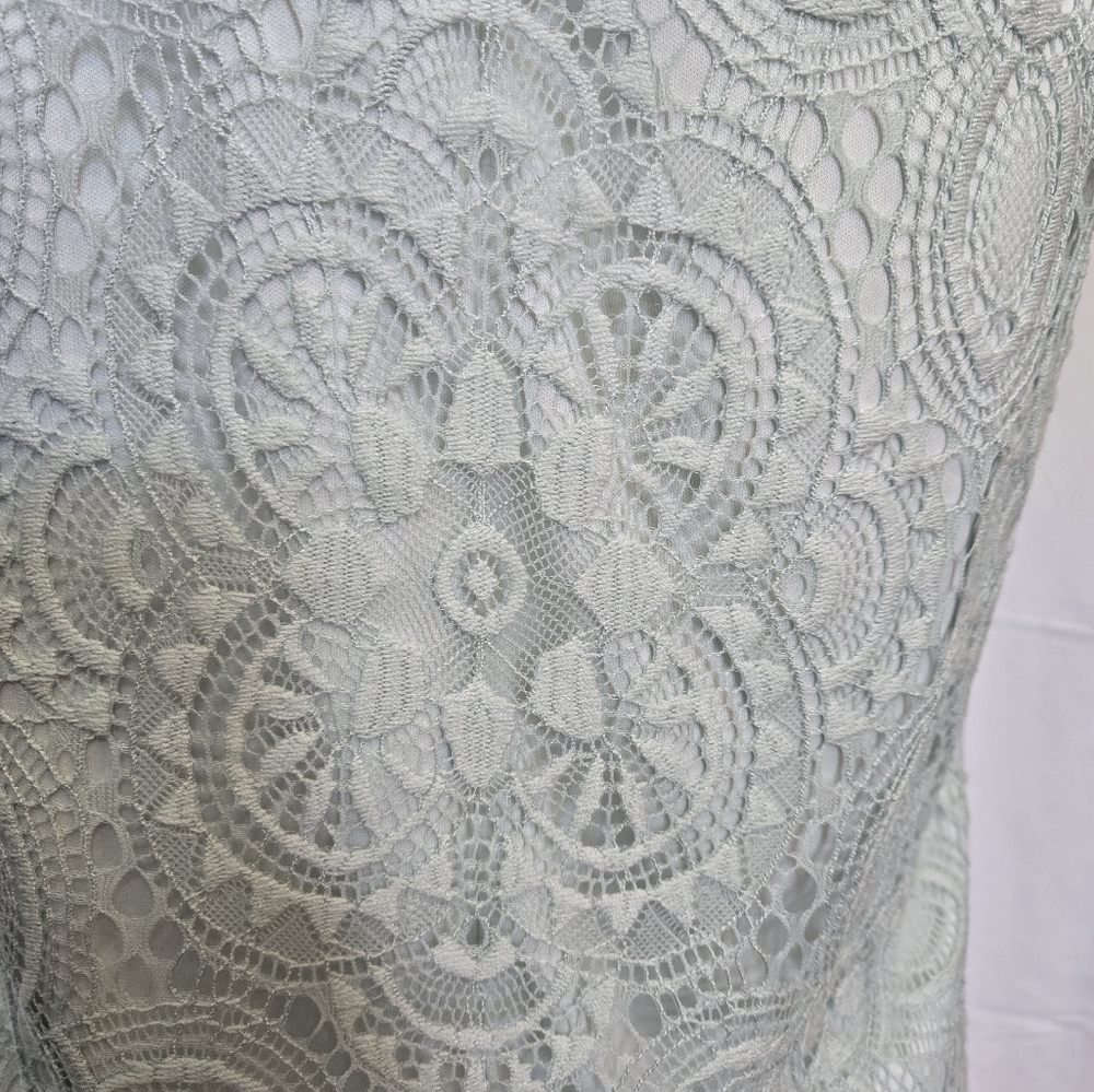 Lace Sleeveless Top - Picture 6 of 6